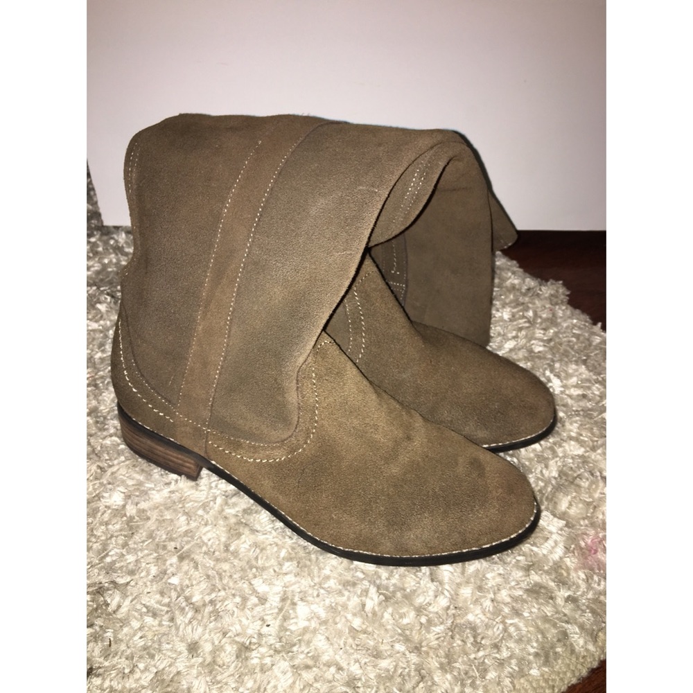 Very volatile tan suede boots size 7